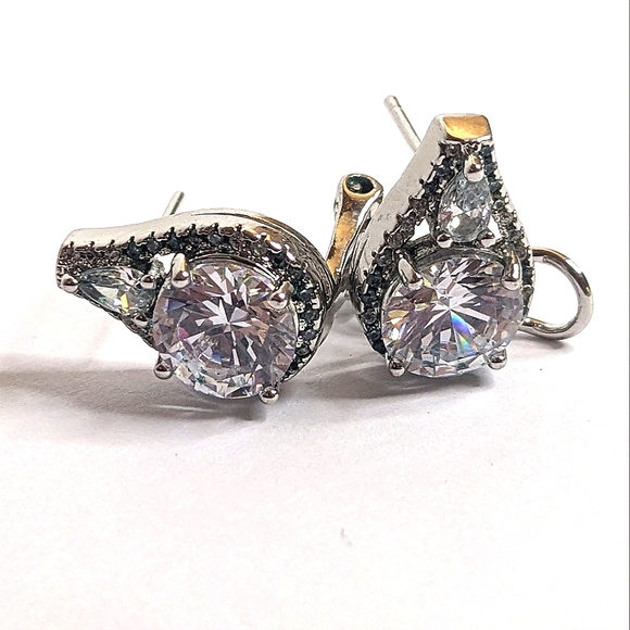 Jewelry - Elegant Teardrop CZ Leverback Earrings‎ – Silver Tone